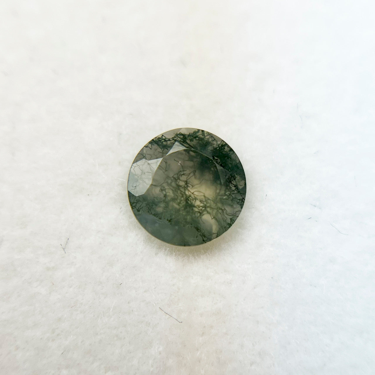 Delicate Vine Round Cut Moss Agate