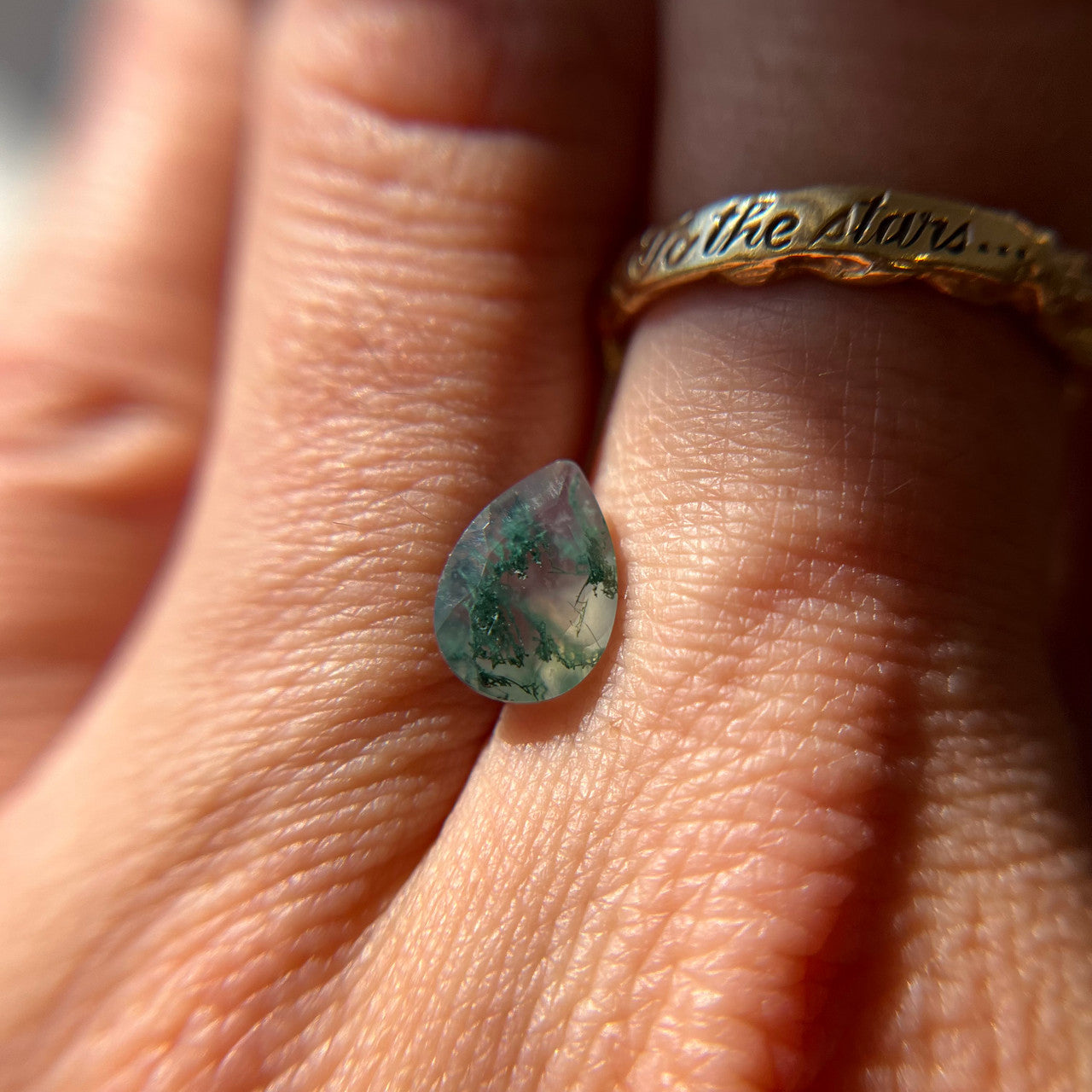 Lichen Ruffled Pear Cut Moss Agate