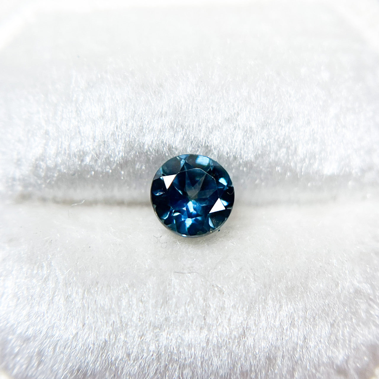 Round Denim Blue Montana Sapphire