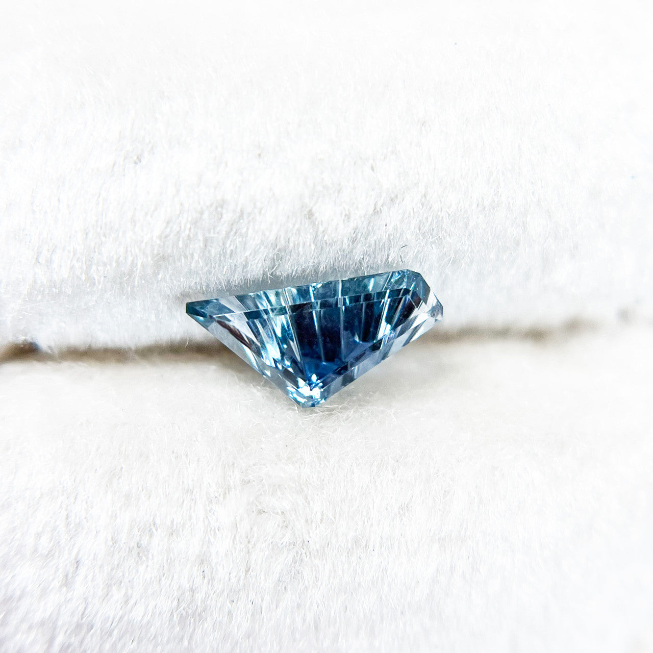Cornflower Blue Sapphire Freeform Dreamscape™ Cut by John Dyer