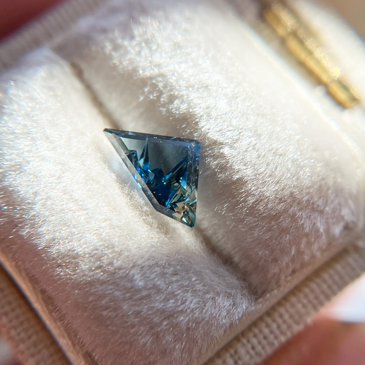 Parti Color Blue Green Australian Sapphire Dreamscape™ Cut by John Dyer