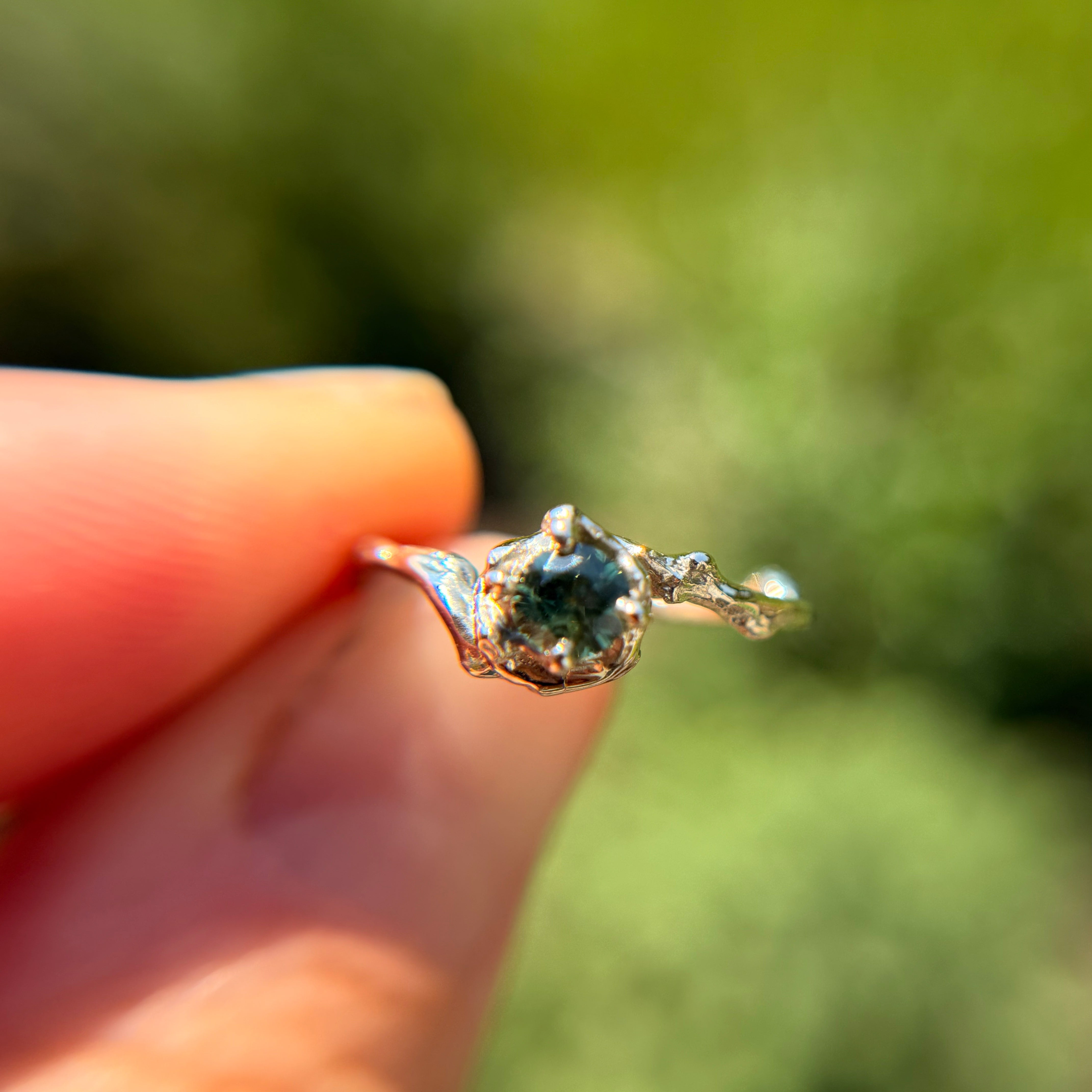 Petite Naples w/Green Sapphire