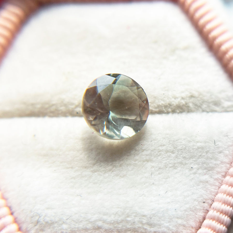 Light Bicolor Oregon Sunstone