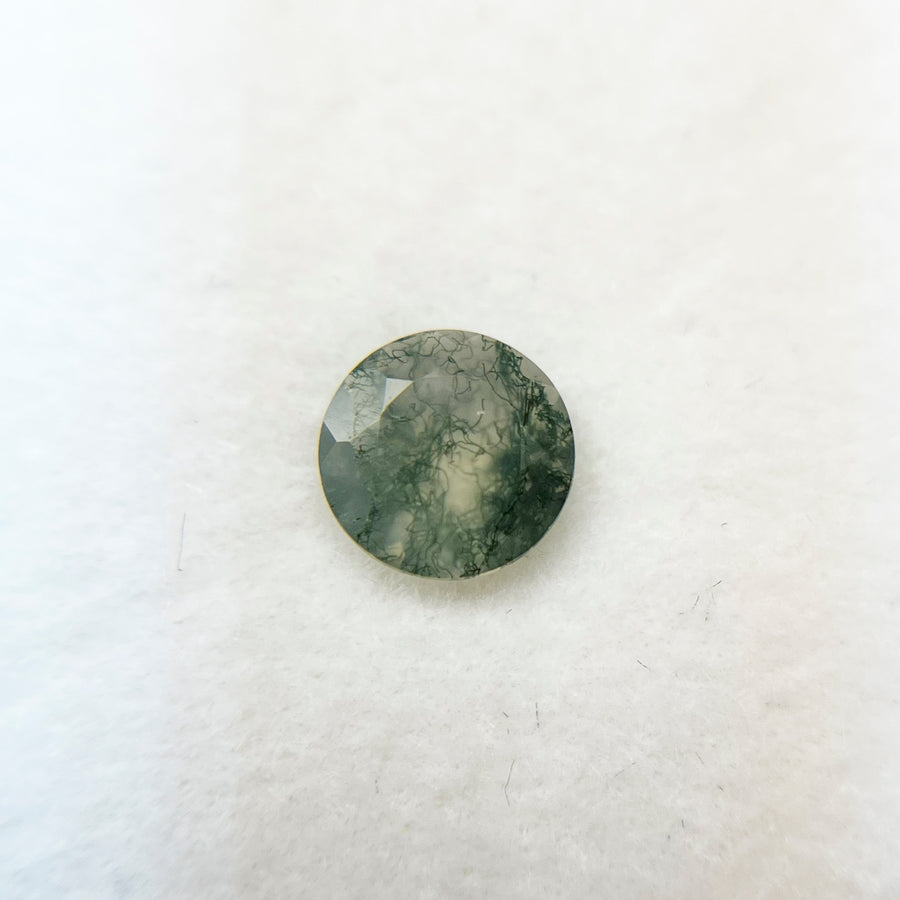 Delicate Vine Round Cut Moss Agate