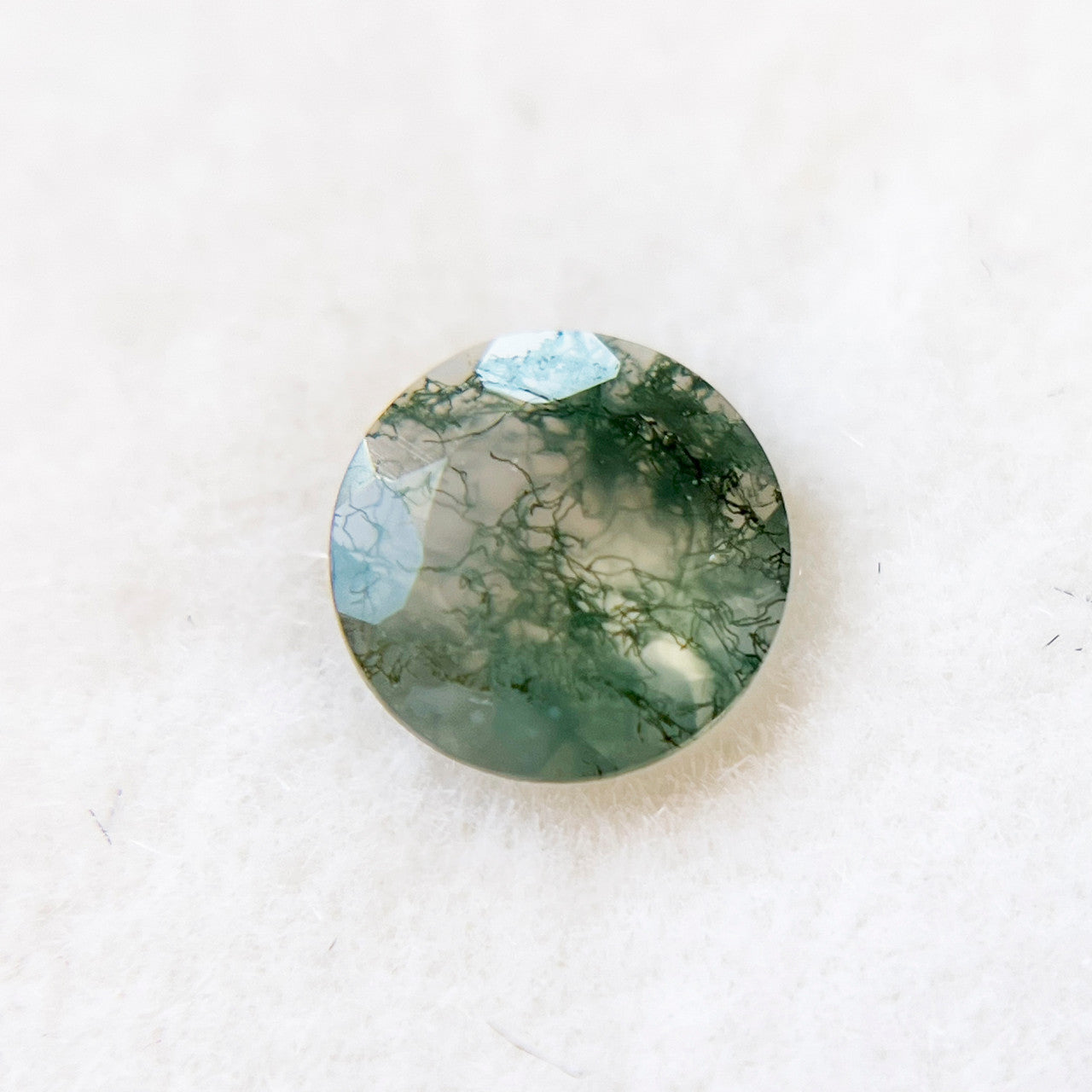 Delicate Vine Round Cut Moss Agate