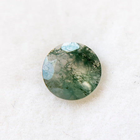 Delicate Vine Round Cut Moss Agate
