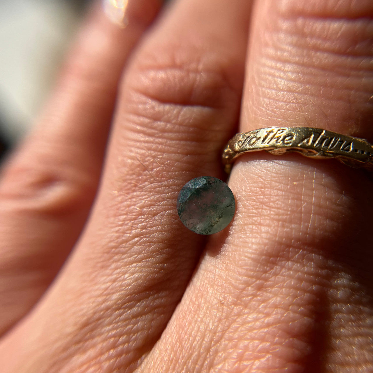 Delicate Vine Round Cut Moss Agate