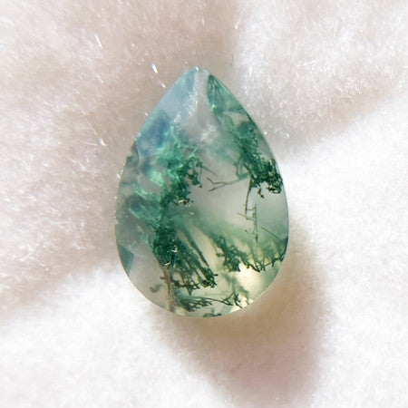 Lichen Ruffled Pear Cut Moss Agate