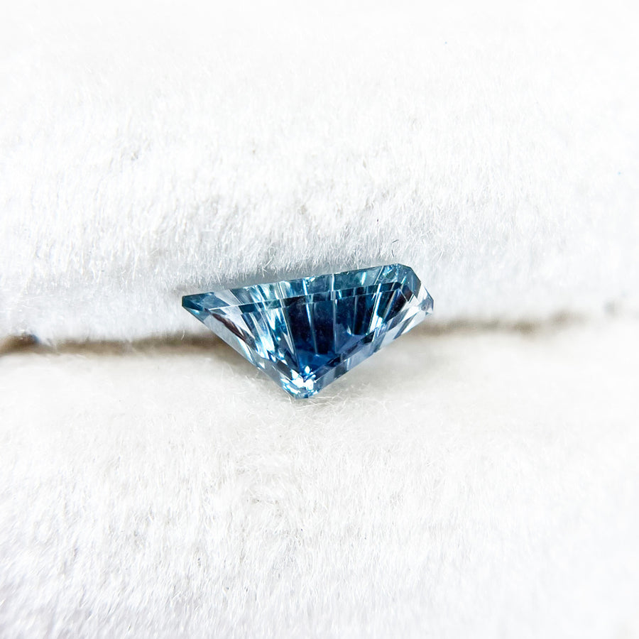 Cornflower Blue Sapphire Freeform Dreamscape™ Cut by John Dyer