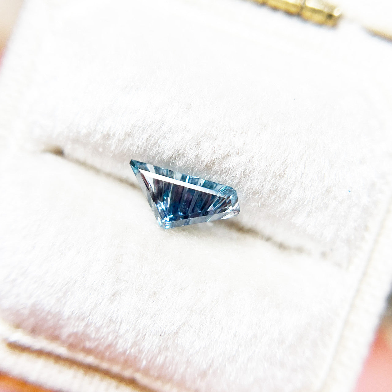 Cornflower Blue Sapphire Freeform Dreamscape™ Cut by John Dyer