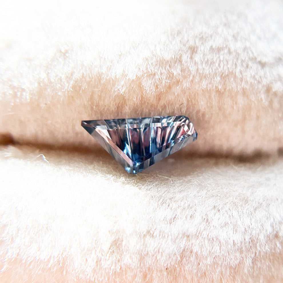 Cornflower Blue Sapphire Freeform Dreamscape™ Cut by John Dyer