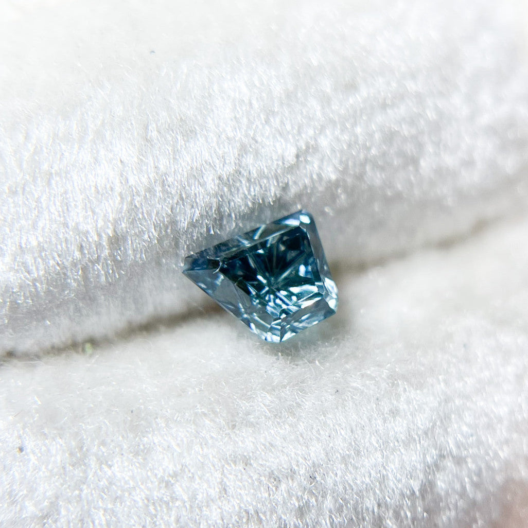Bright Blue Sapphire Freeform  Starbrite™ Cut by John Dyer