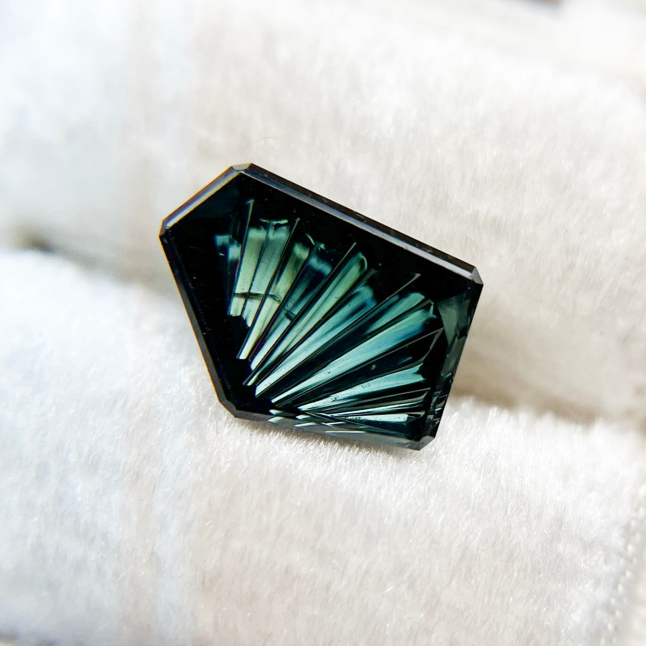 Blue Green Australian Sapphire Dreamscape™ Cut by John Dyer