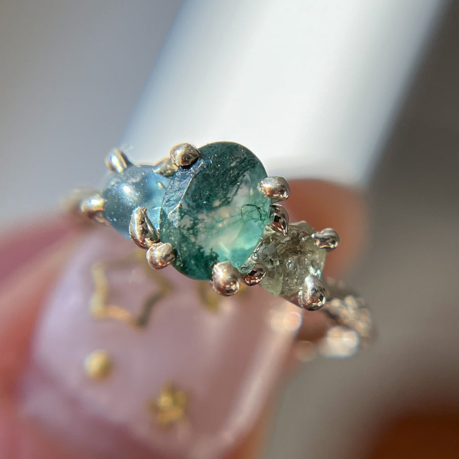 Naples Three Stone Setting